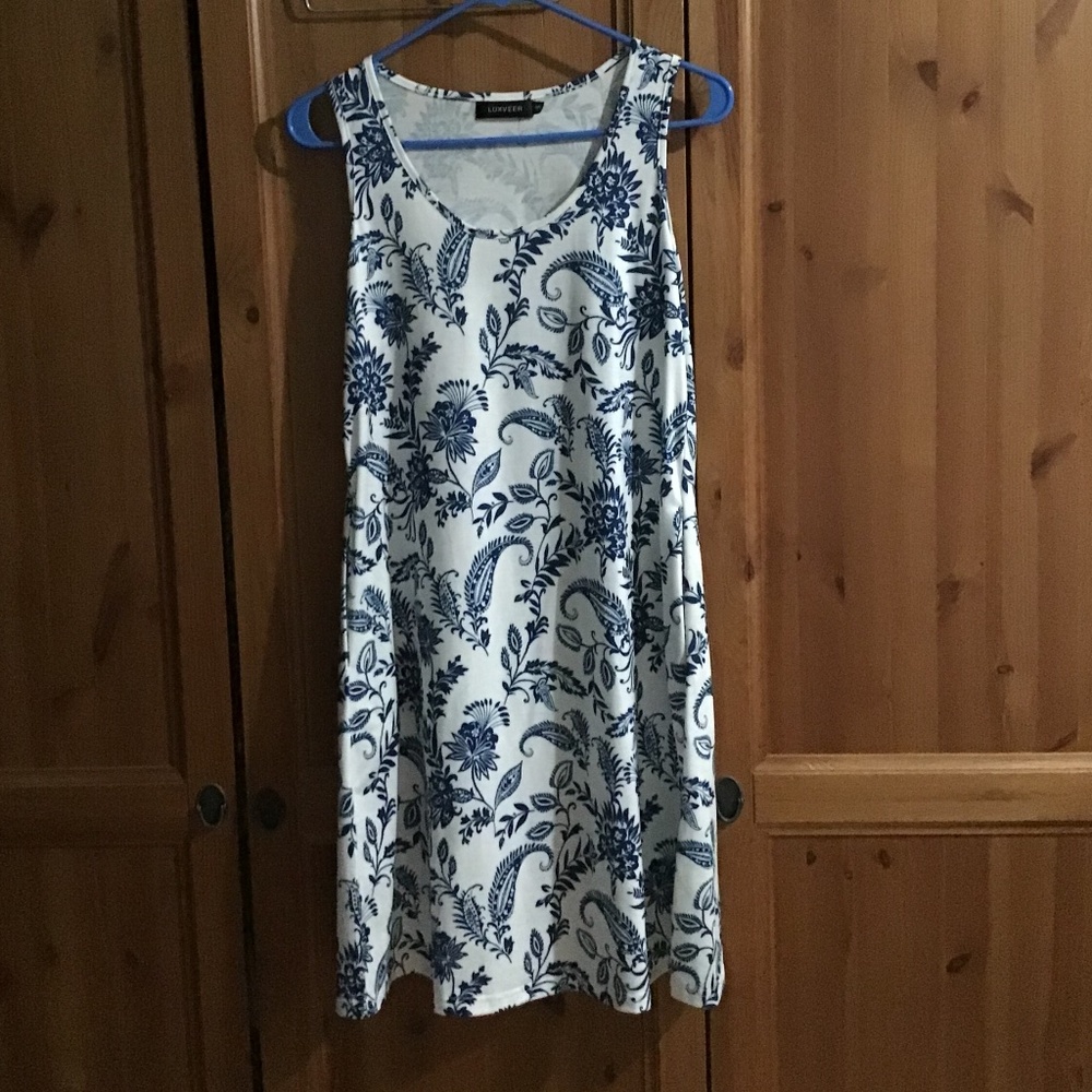 Luxveer Blue & White Paisley Dress with Pockets